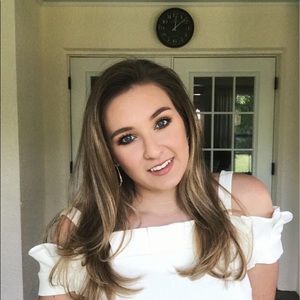 Meet your Posher, Alexandra